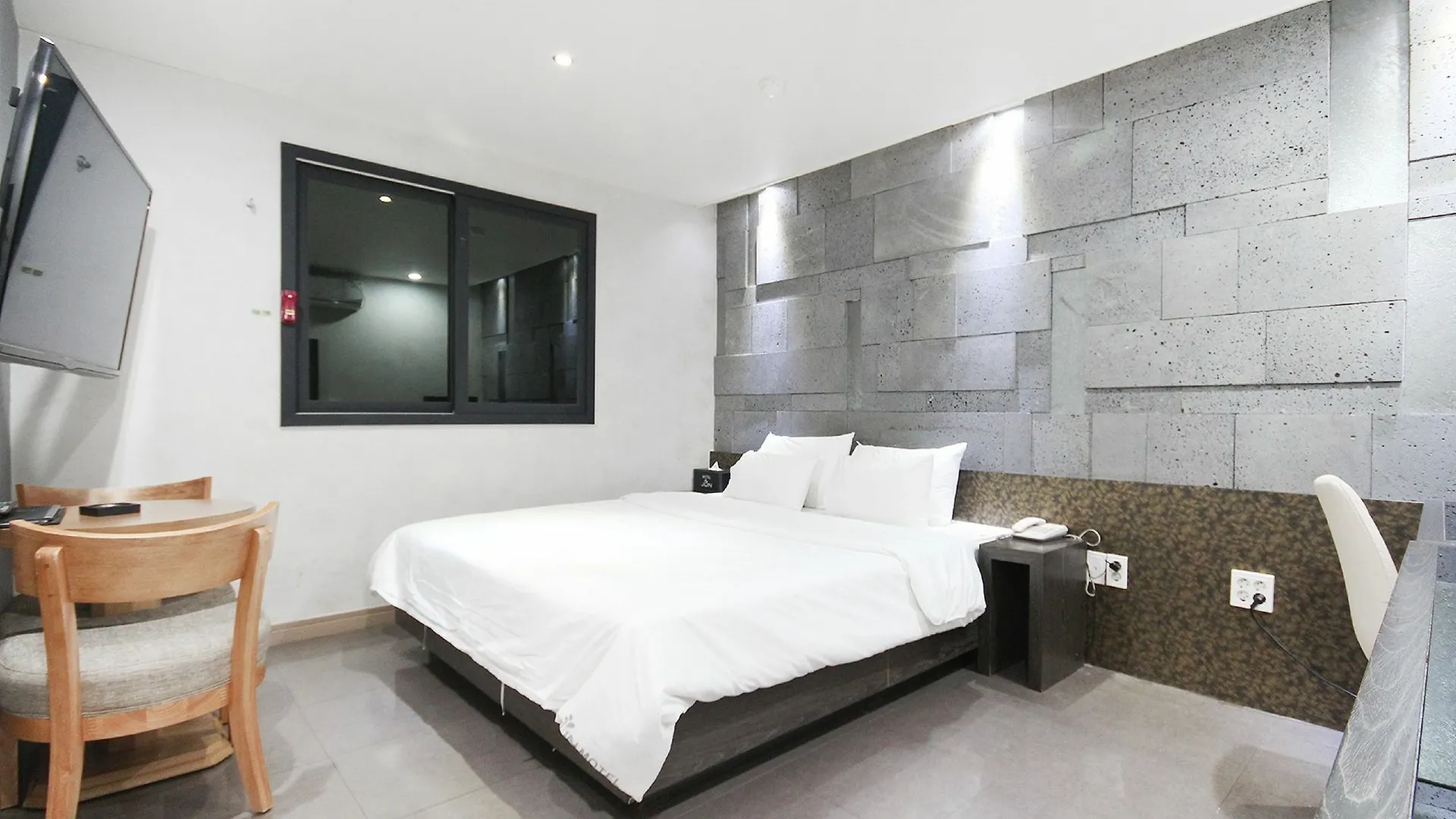 Hotel June Haeundae Busan 2*,